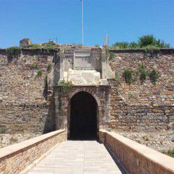 photo of the entrance of the castle of chios, One Million Words, travel & discover mysterious Greece