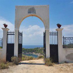 photo of entrance to paradise, One Million Words, travel & discover mysterious Greece